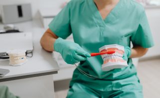 how-to-brush-your-teeth-the-right-way